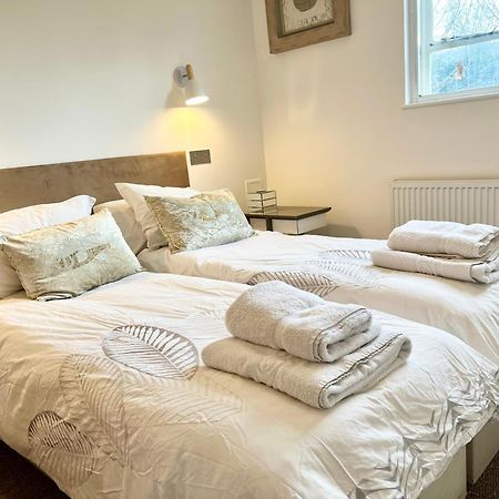 Apartament Stylish 2Br Designer Flat Holland Park Londyn Zewnętrze zdjęcie