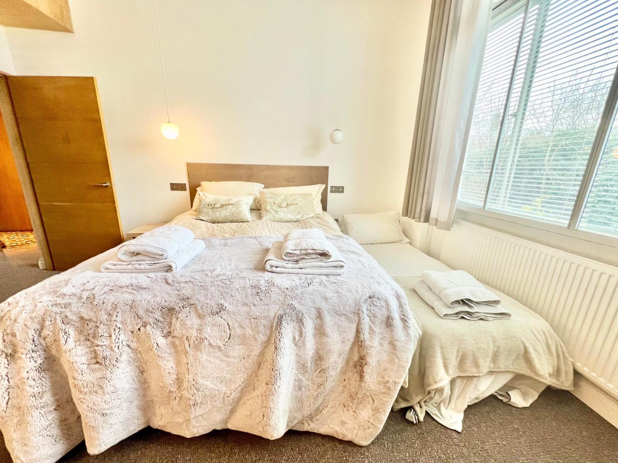 Apartament Stylish 2Br Designer Flat Holland Park Londyn Zewnętrze zdjęcie