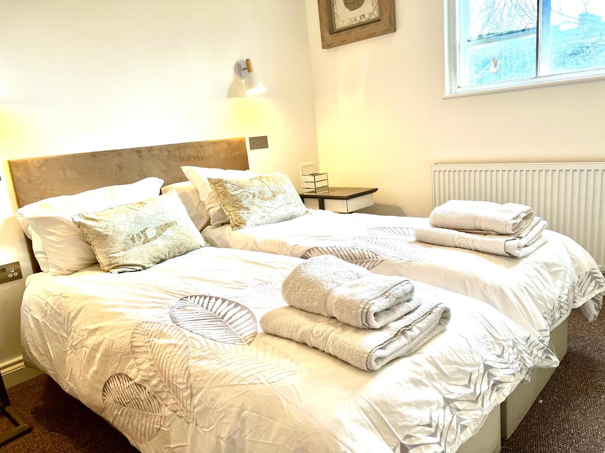 Apartament Stylish 2Br Designer Flat Holland Park Londyn Zewnętrze zdjęcie
